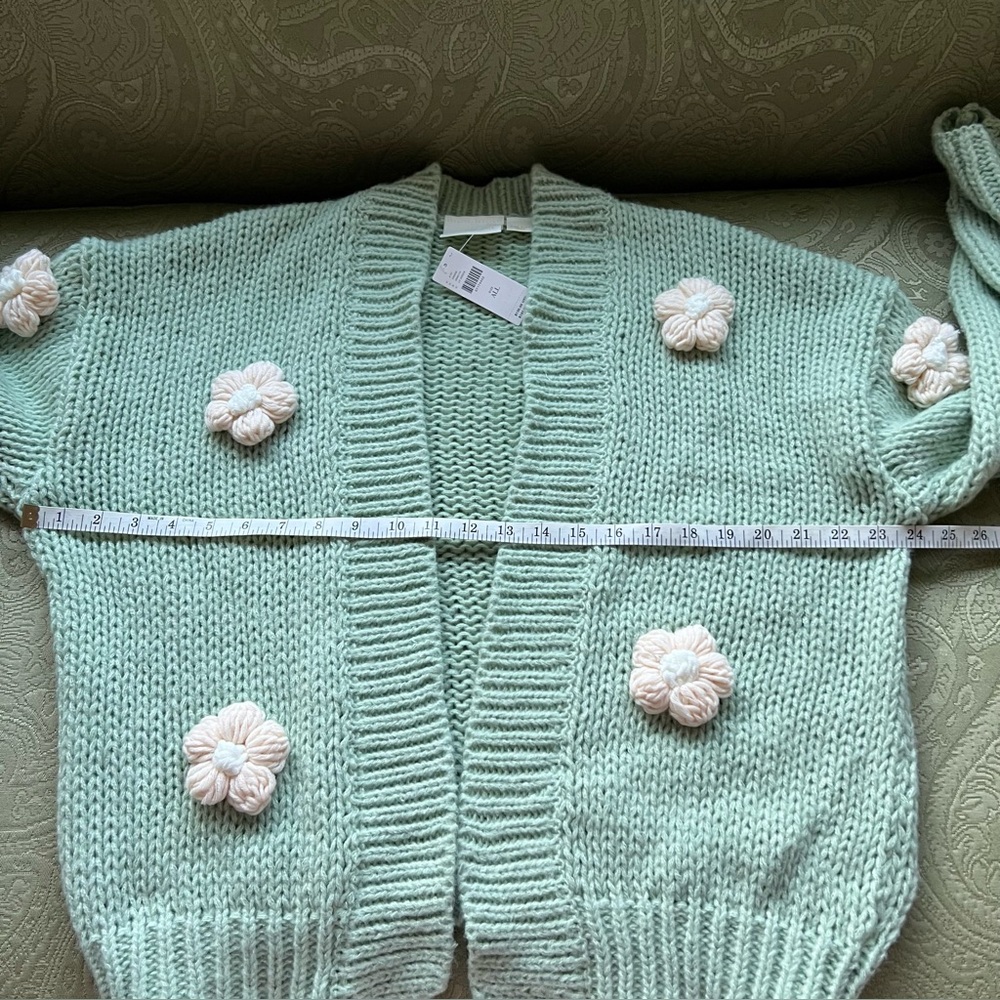 NWT Anthropologie Susannah Chunky 3D Floral Knit Cardigan One Size - Picture 8 of 12